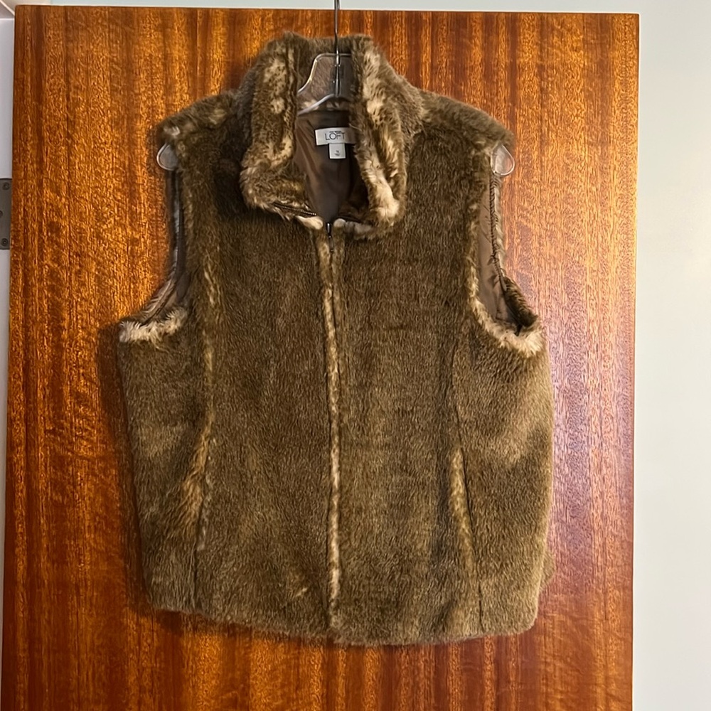 Loft faux fur vest, like new, size 14